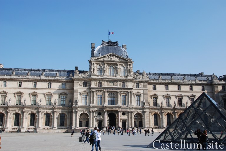 FR_PalaisDuLouvre1